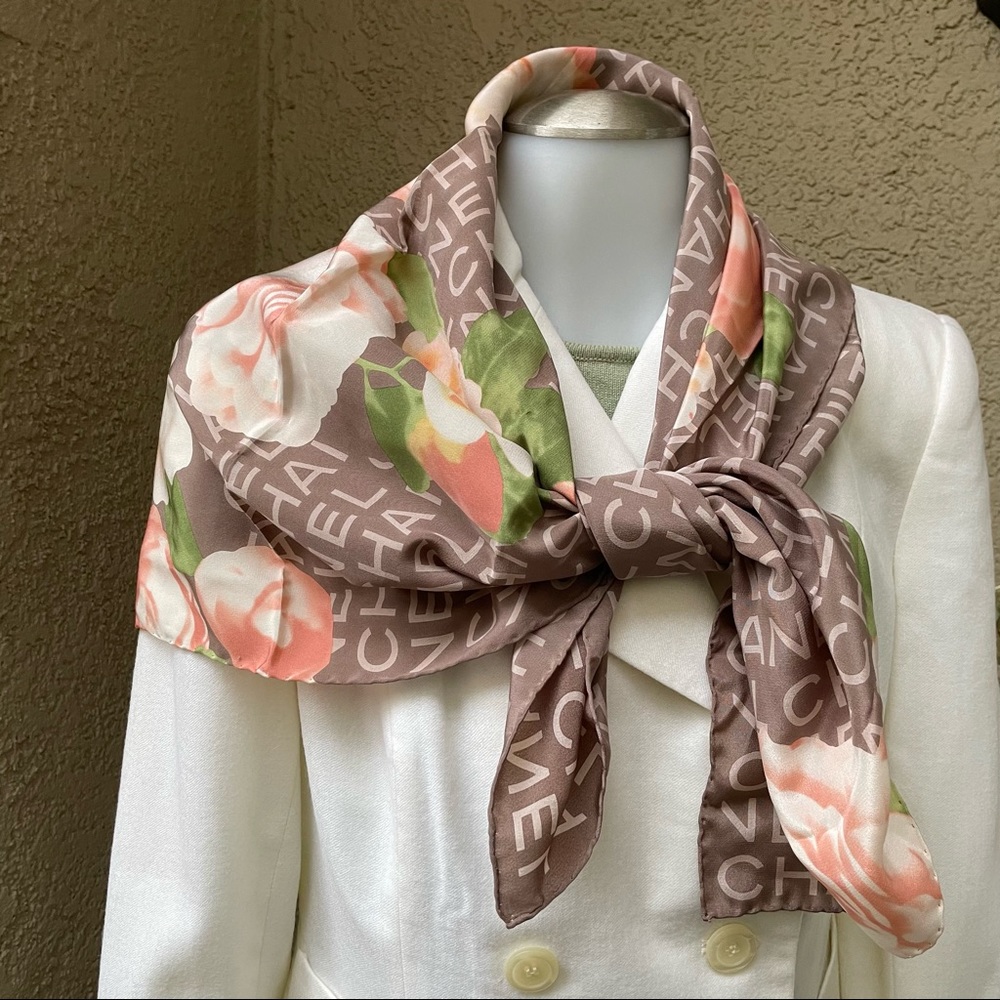 New vintage Chanel multicolored floral design large silk scarf - Picture 7 of 15